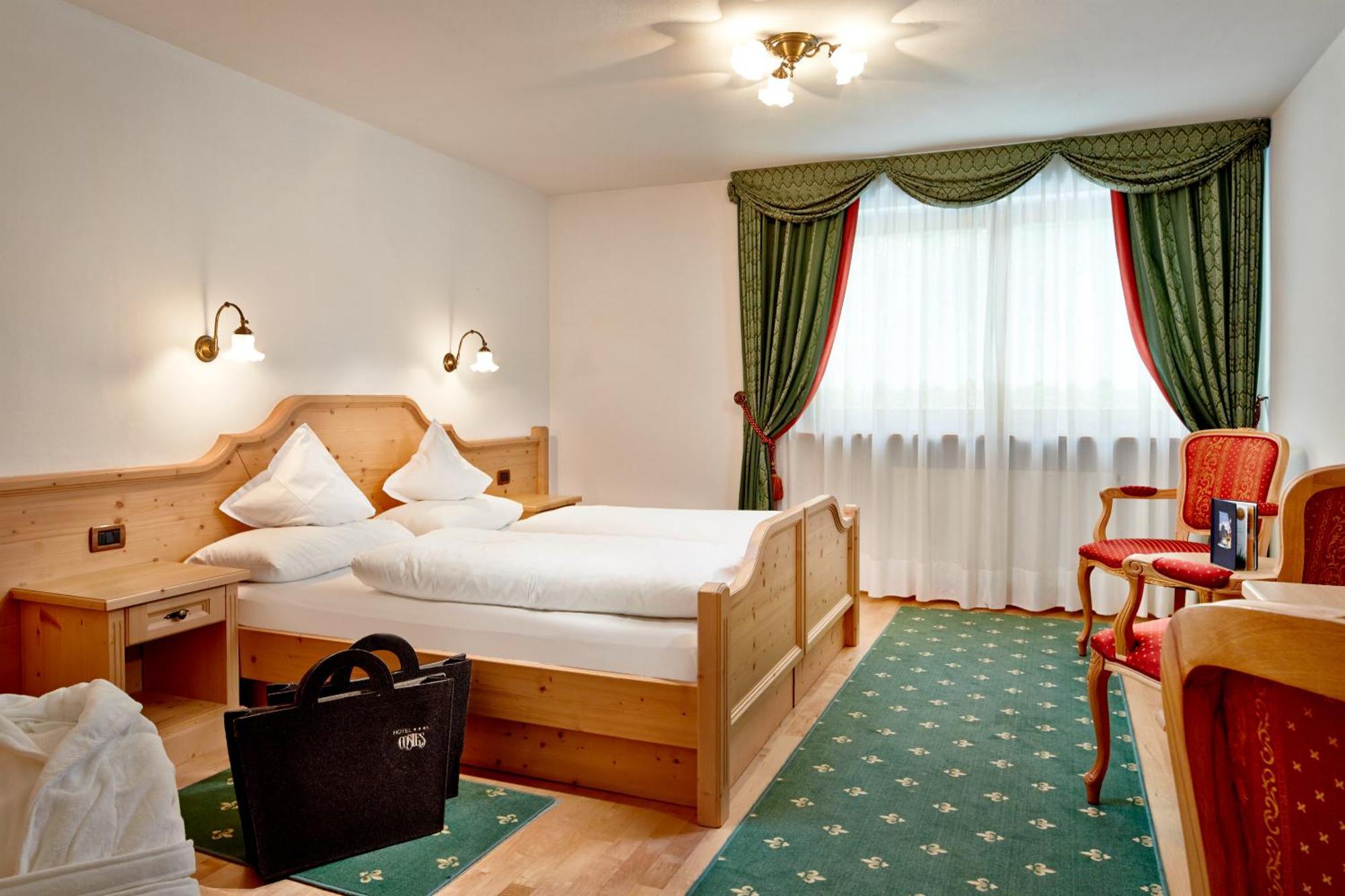 Hotel Costes Corvara In Badia Luaran gambar
